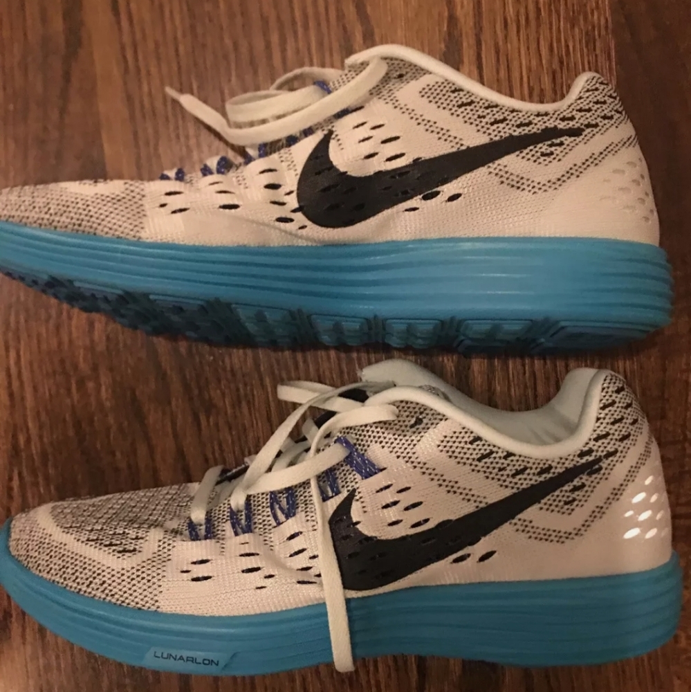 Nike Women's Lunarlon tennis shoes 8.5 blue gray